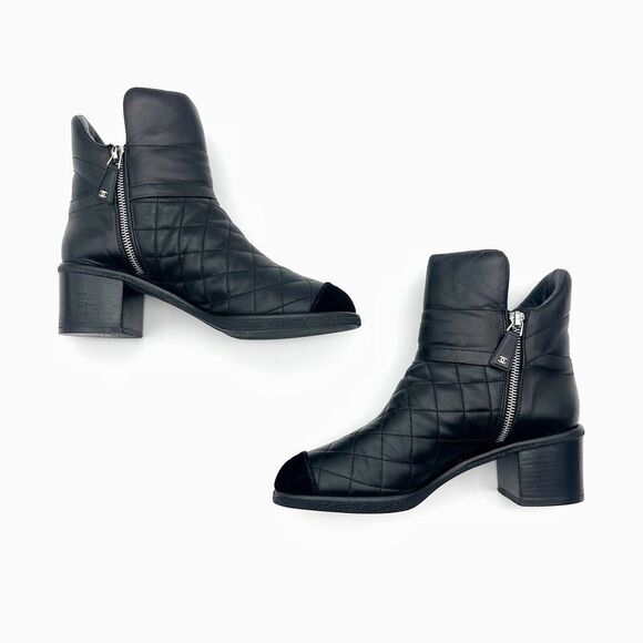 CHANEL Black CC Logo Quilted Ankle Boots Size 39 Velvet Cap Toe Zip Moto Leather - Picture 8 of 13
